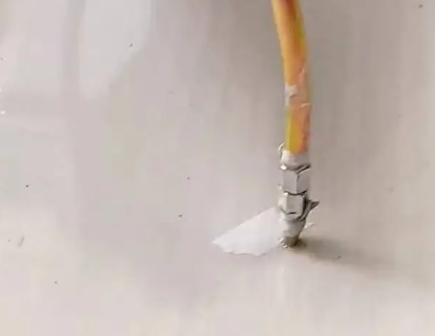 甘肃瓷砖空鼓维修公司专业解答在瓷砖铺贴过程中，如果使用的砂料过粗（如全部使用了粗砂），可能会导致以下问题